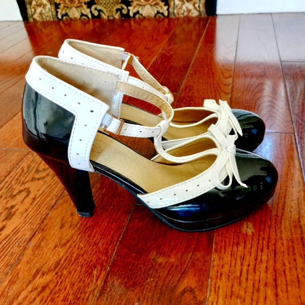 Black and White Vero Cuoio High Heels